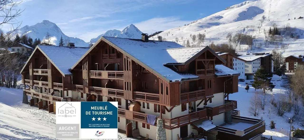 Appartement T2 Meublé Tourisme 3 étoiles TOUT CONFORT linge de lit-serviettes-ménage-parking privé avec superbe vue et au pied des pistes à Les Deux Alpes